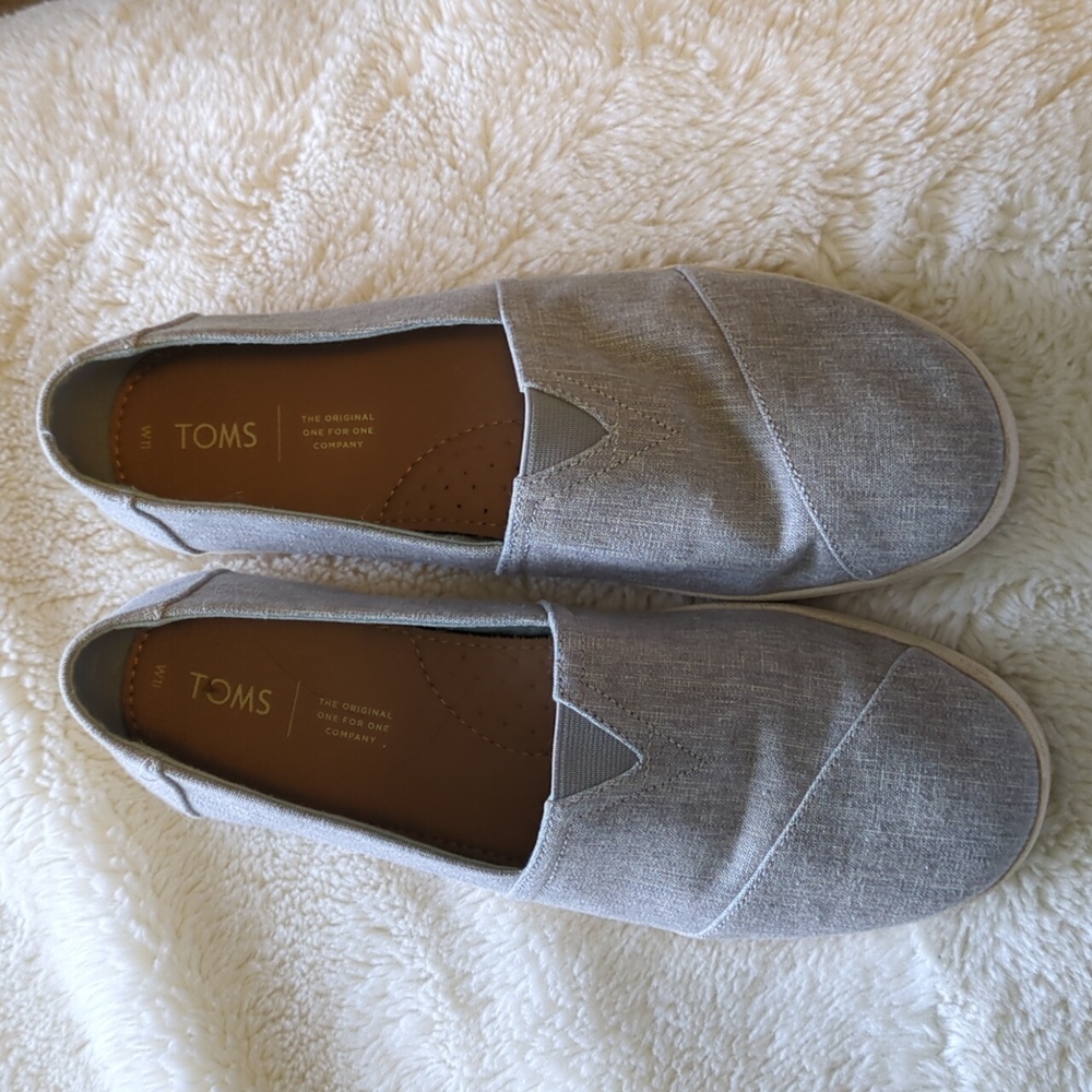 Women's Toms, size 11M, grey, gray shoes, canvas loafer tennis shoe